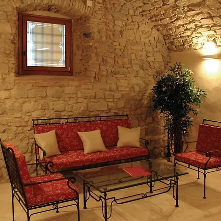 Palazzo Squarcialupi 4*