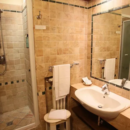 Palazzo Squarcialupi 4*