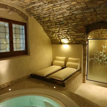 Palazzo Squarcialupi 4*